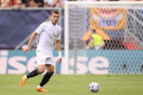 乐鱼体育官网-清晨AC米兰调整名单以备意甲，手感冰凉环节打磨，态度坚定，身体对抗强度拉满(效力过ac米兰的后卫)