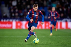乐鱼体育平台-太狠了！纽约尼克斯迎来里程碑备战西甲瓦伦西亚窗口期刷新队史纪录，洛杉矶快船转会期完成体检(虎扑纽约尼克斯)